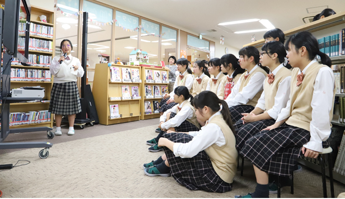 「ライブラリーライブ(留学生)」 - 仁愛女子高等学校 | お知らせ / イベント | 仁愛女子高等学校
