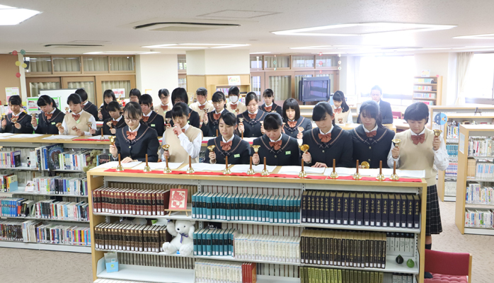 「ライブラリーライブ(ハンドベル演奏)」 - 仁愛女子高等学校 | お知らせ / イベント | 仁愛女子高等学校