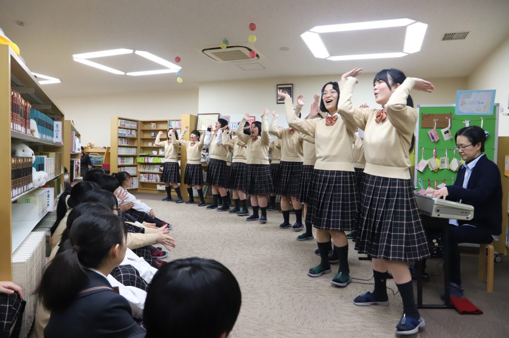 ライブラリーライブ(コーラス部) - 仁愛女子高等学校 | お知らせ / イベント | 仁愛女子高等学校