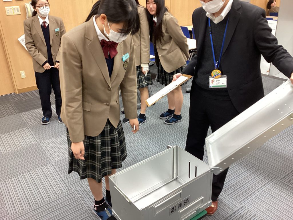 選挙に関する出前授業【商業コース2年】 - 仁愛女子高等学校 | お知らせ / イベント | 仁愛女子高等学校